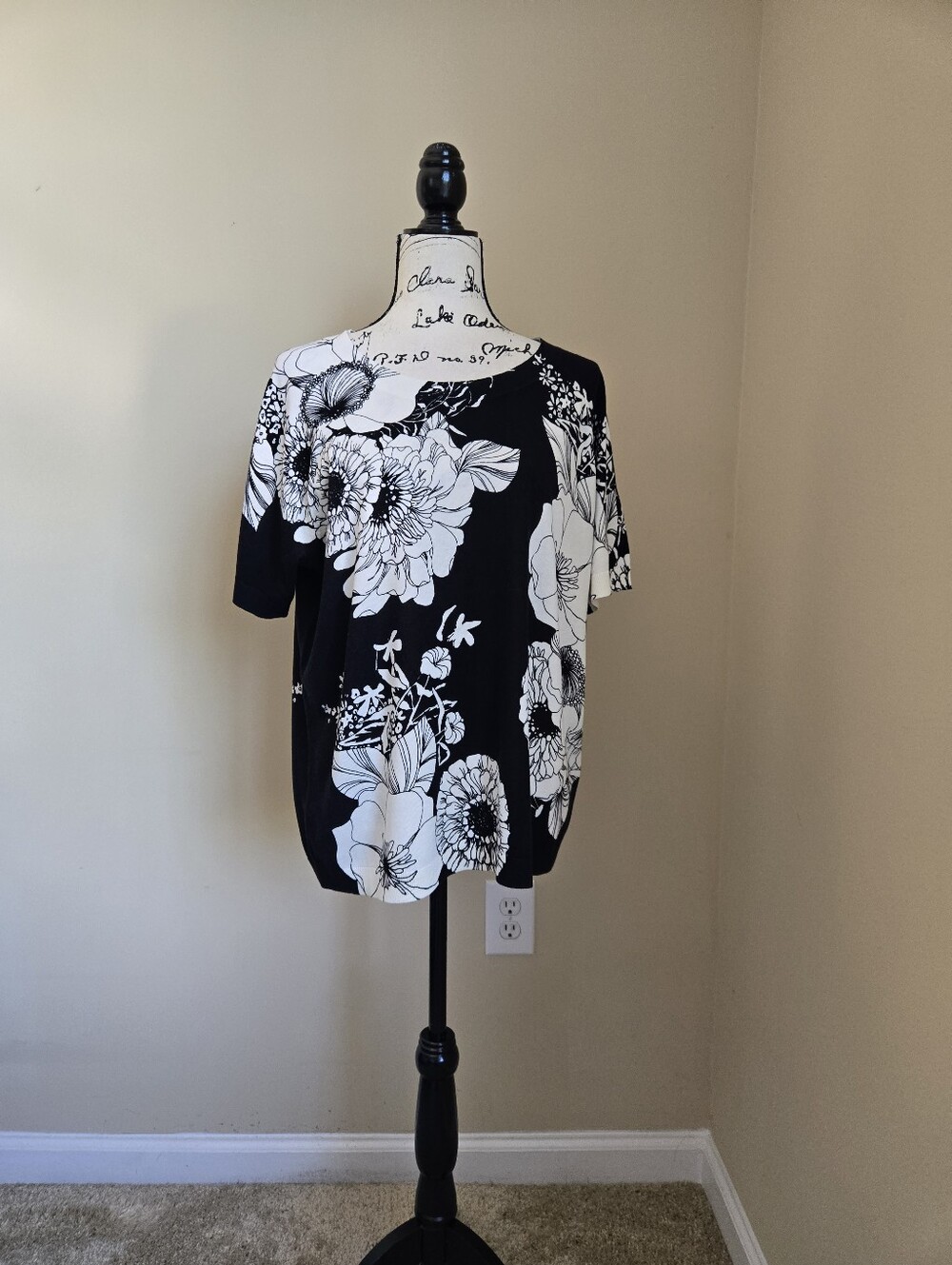 Talbots Floral Knit Top Womens 2X Short Sleeve Black White